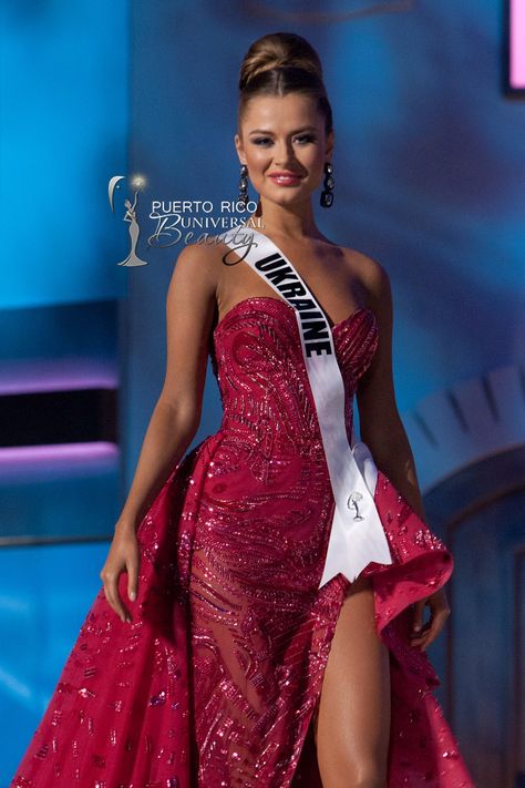 MISS UNIVERSE 2014 :: PRELIMINARY EVENING GOWN COMPETITION | Diana Harkusha, Miss Universe Ukraine 2014, competes on stage in her evening gown during the Miss Universe Preliminary Show at the FIU Arena on Wednesday January 21st. #MissUniverse2014 #MissUniverso2014 #MissUniverse #MissUniverso #PreliminaryCompetition #EveningGown #DianaHarkusha #MissUkraine #MissUcrania #Doral #Florida Miss Ukraine, Miss Universe Dresses, Mrs Universe, Miss Universe Gowns, Miss Universe 2014, Pageant Evening Gowns, Miss Universe 2015, Red Evening Dress, Pageant Gowns