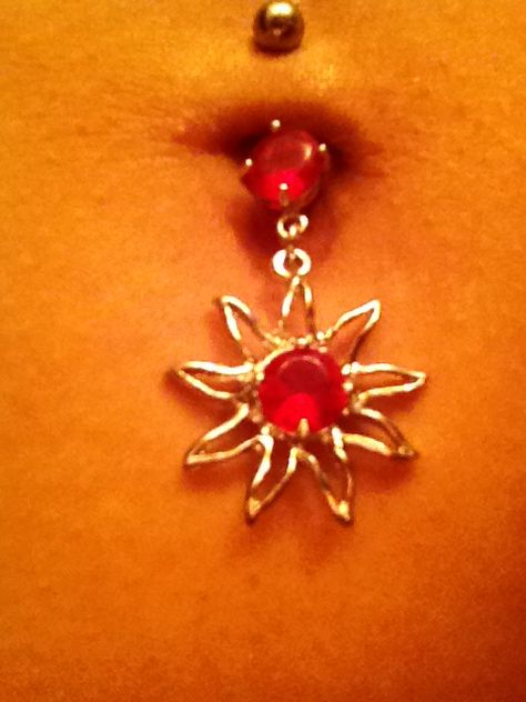 Orange Belly Button Piercing, Cool Belly Rings, Belly Button Piercing Red, Sun Belly Button Piercing, Cool Belly Button Rings, Cute Belly Rings Aesthetic, Belly Jewelry Piercings, Red Belly Button Piercing, Star Belly Button Piercing