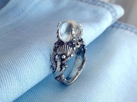 Seahorse Ring; $82.01Cdn' sterling silver & glass; ships from Russia; by Vigmarr on Etsy.com Seahorse Ring, Mermaid Jewellery, Rings Beach, Pirate Ring, Rhaenys Targaryen, Seahorse Jewelry, Slytherin Fashion, Coral Jewellery, Beach Rings