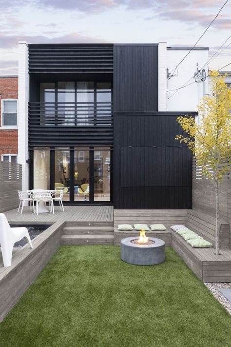 © Maxime Brouillet Duplex Backyard, Renovation Facade, Canada Images, Montreal Canada, Modern Landscaping, Modern House Exterior, Seating Area, Modern Architecture, Architecture House