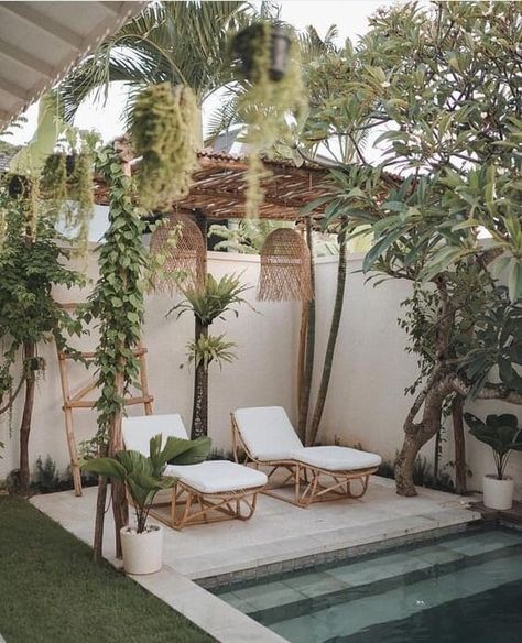 Airy, nature-inspired poolside cabanas to make your backyard feel like a total escape from the real world. Boho Exterior, Pool Cabana, Cool Swimming Pools, Backyard Renovations, Backyard Inspiration, Backyard Inspo, Boho House, Shay Mitchell, Design Exterior