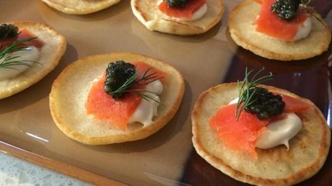 Blinis Recipe, All Recipes Pancakes, Bellini Recipe, Caviar Recipes, Eastern European Recipes, Russian Recipes, Pancake Recipe, Smoked Salmon, Seafood Dishes