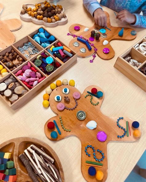 Gingerbread Loose parts Math This is such a fun man way to practice number recognition and counting. Learners pick a decorating card… | Instagram Gingerbread Provocation, Gingerbread Light Table, Winter Loose Parts, Christmas Nursery Activities, Christmas Loose Parts, December Preschool Themes, Christmas Math Centers, Preschool Math Centers, Gingerbread Unit