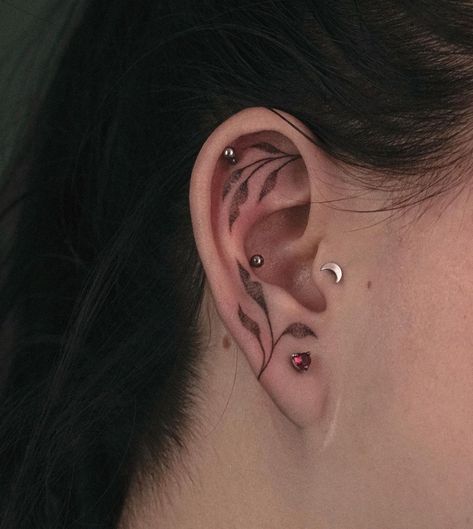 Druid Tattoo, Inner Ear Tattoo, Pair Tattoos, Ear Tattoos, Inspiration Tattoo, Tattoos Geometric, Stylist Tattoos, Fancy Earrings, Time Tattoos