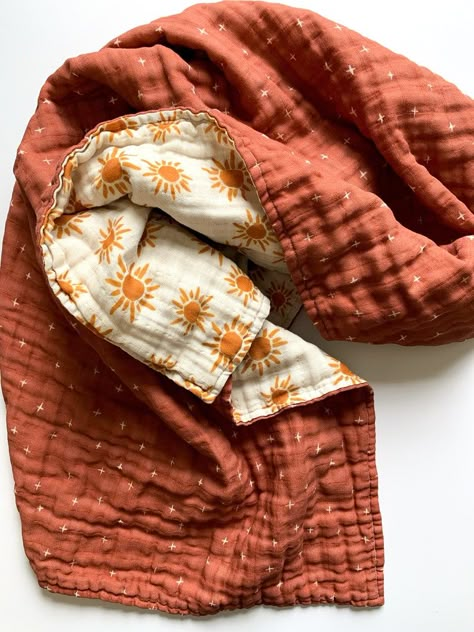 Muslin Quilt Pattern, Waffle Fabric Sewing Ideas, Muslin Quilt Diy, Double Gauze Quilt, Quilt Bedding Ideas, Neutral Quilts Ideas, Burnt Orange Nursery, Rust Quilt, Terracotta Nursery