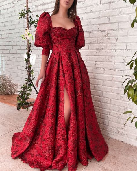 Teuta Matoshi Fall Winter 2021 #teutamatoshi #teutamatoshi2021 #fashion #moda #dress #vestido #gown Red Prom Dress Elegant, Teuta Matoshi Dresses, Matoshi Dress, Garden Gown, Teuta Matoshi, Red Prom Dress Long, Most Beautiful Wedding, Most Beautiful Wedding Dresses, Brocade Dresses