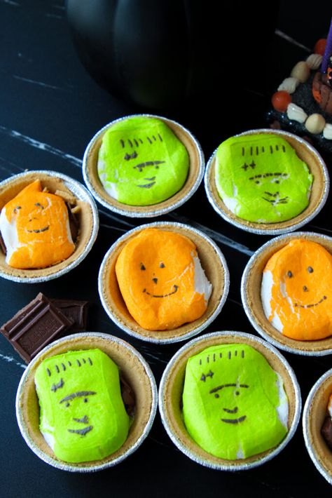 Peep Halloween Treats, Halloween S’mores Pies, Halloween Peep Smores, Mini Pie Smores, S’more Pie Mini, Halloween Peeps Smores, Mini S’more Pies, Halloween Peeps Recipes, S’mores Pie Mini