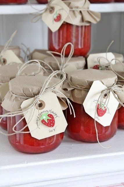 Strawberry Cottage, Jam Gift, Jam Packaging, Vibeke Design, Jar Packaging, Strawberry Fields Forever, Jam Jars, Strawberry Party, Strawberry Patch