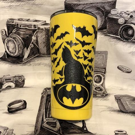 Superman Tumbler, Batman Decorations, Batman Tumbler, Boys Cup, Batman Decor, Yeti Cup Designs, Tumbler Cups Personalized, Batman Stuff, Custom Tumbler Cups