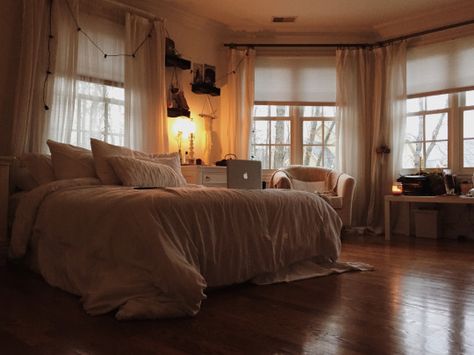 Neat Bedroom Aesthetic, School Lifestyle, Cosy Room, Dreamy Room, Cozy Feeling, Dream Room Inspiration, Cozy Room, Room Inspiration Bedroom, Room Ideas Bedroom