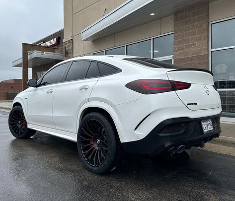 Mercedes Benz Gle Coupe, Pink Car Accessories, Car Poses, Travel Picture Ideas, Dream Cars Mercedes, New Luxury Cars, Video Call With Boyfriend Screen Photo, Lux Cars, Mercedes Car