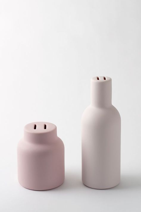 pyggy_bank by nendo Nendo Design, Bionic Design, Bank Design, Coin Slot, Object Photography, Piggy Banks, Design Language, Modern Ceramics, Clever Design