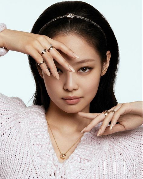 Jennie Chanel Photoshoot, Chanel Photoshoot, Stranger Things Halloween Party, U Go Girl, Jennie Chanel, Stranger Things Halloween, Korea Magazine, Magazine Collection, Elle Korea