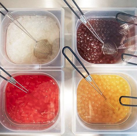 5 Signs You’ve Found an Amazing Bubble Tea Shop Bubble Tea Station, Boba Shop Ideas, Boba Tea Shop Design, Bubble Tea Toppings, Bubble Tea Truck, Boba Shop Interior Design, Boba Tea Bar, Boba Food Truck, Boba Shop Design