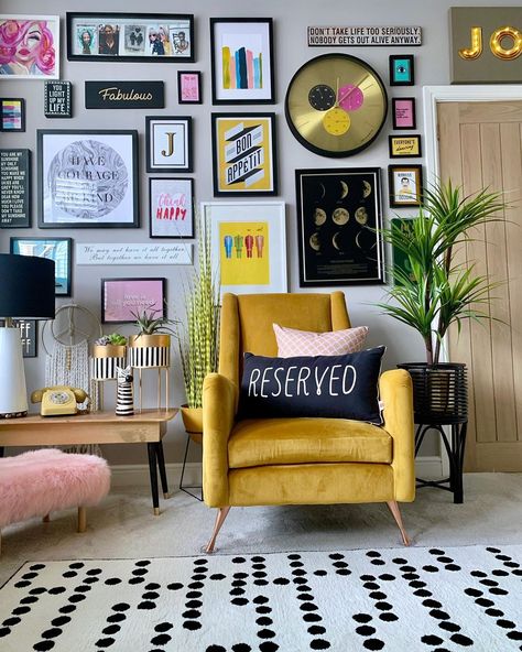 80s Retro Home Decor, Women Cave Room Ideas, Chilling Room, Eclectic Art Wall, Retro Diy, Colourful Living Room Decor, Eclectic Gallery Wall, Gallery Wall Living Room, Colourful Living Room