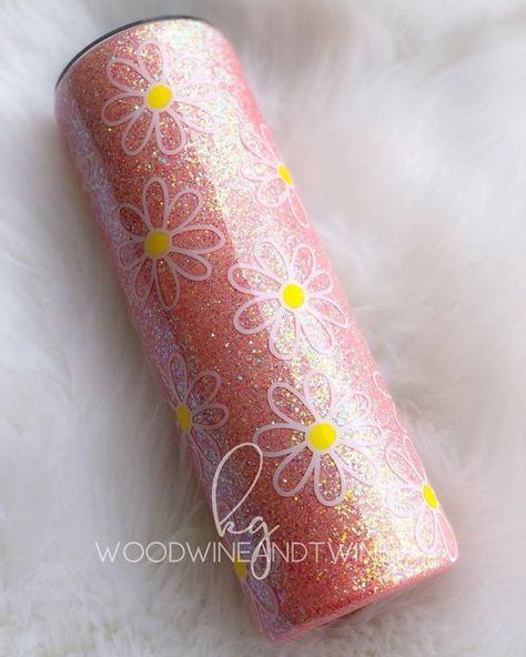 The wide mouth is perfect for adding ice cubes Floral Glitter Tumbler, Vinyl And Glitter Tumblers, Cute Epoxy Tumblers, Daisy Tumbler Ideas, Mama Tumbler Ideas, Spring Tumbler Ideas, Spring Tumblers, Resin Tumbler Ideas, Epoxy Resin Cups