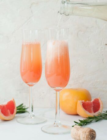 Malibu Bay Breeze (3-ingredient drink) - Everyday Delicious Amaretto Drinks Recipes, Best Christmas Punch Recipe, Amaretto Drinks, Grapefruit Mimosa, Mimosa Drink, Champagne Cocktails, Mimosa Recipe, Christmas Punch Recipes, Best Champagne