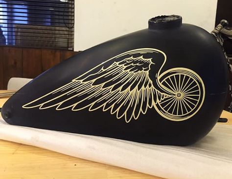 Pinstripe Motorcycle Tank, Bike Tank Design, Motorcycle Tank Art, Gas Tank Paint, Motorcycle Art Painting, Motorcycles Logo Design, Harley Davidson Images, Cb 450, Custom Motorcycle Paint Jobs