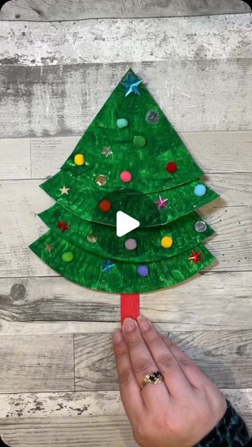 Christmas Craft For 2 Year, Christmas Trees Crafts For Kids, Paper Plate Tree Craft, Activity For Christmas For Kids, Christmas Paper Plate Crafts For Kids, Paper Plate Christmas Tree Craft, Xmas Tree Crafts, Christmas Tree Activities For Toddlers, Christmas Arts And Crafts For Toddlers