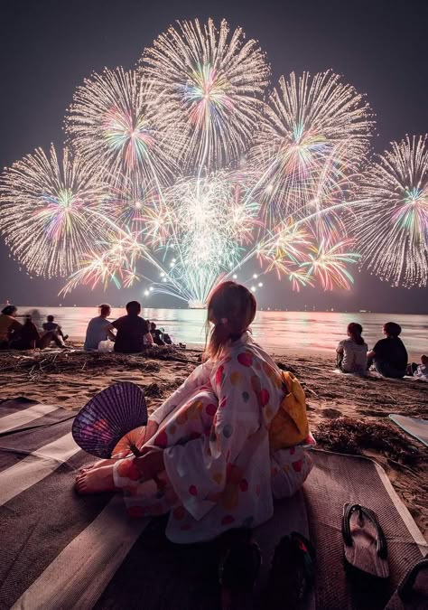 Summer In Japan, Poses Manga, Matsuri Festival, Japan Summer, Fireworks Festival, Japanese New Year, New Years Traditions, Japanese Festival, Japan Aesthetic