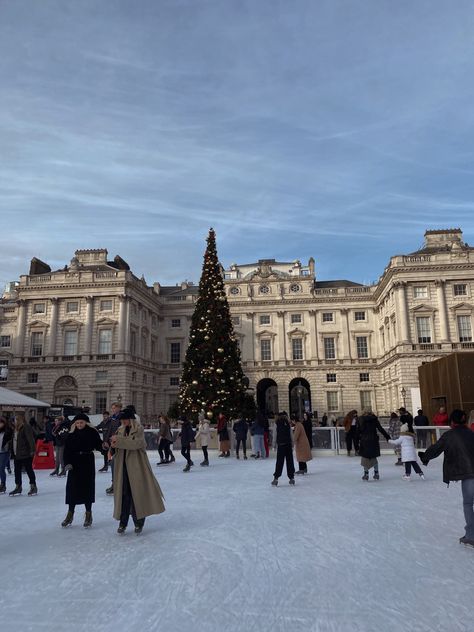 Ice Skating Somerset House, Somerset House Ice Skating, Somerset House London, Christmas Market Outfit Winter, Zepeto Christmas, Ice Skating London, European Autumn, Christmas Ice Skating, Budapest Christmas