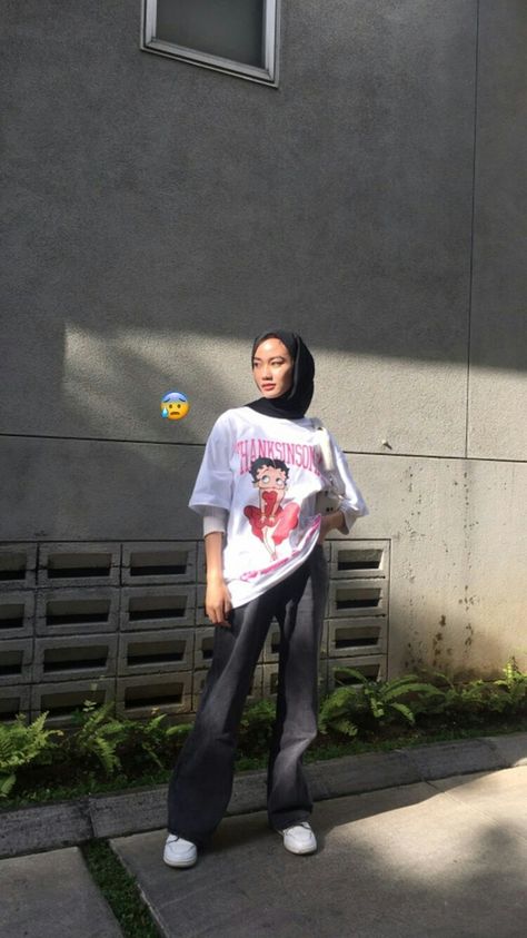 Baggy Tshirt Outfit Hijab, Hijabi Tshirt Outfit, Hijabi Oversized Tshirt Outfit, Oversized Tshirt Hijab Outfit, Ootd Tshirt Hijab, Baggy Tshirt Outfit, Ootd Oversize, Model Kaos, Style Tomboy