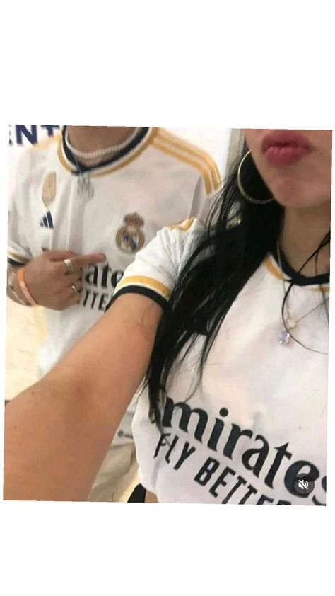 Set Love Profile, Real Madrid Couple, Couple Football, Football Bf, Football Couple, Madrid Outfits, Soccer Couples, Football Couples, Flipagram Instagram