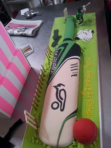 Cricket Theme Party, Cricket Bat And Ball, Cricket Party, Cricket Birthday Cake, Cricket Theme Cake, Sports Birthday Cakes, Cricket Cake, Bat Cake, Sports Cakes