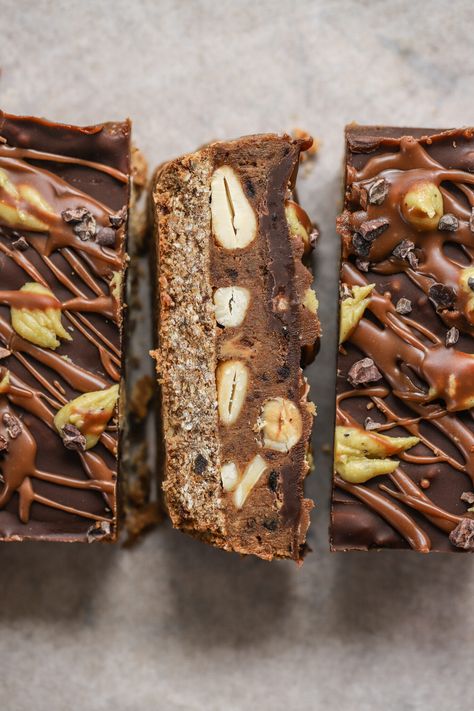 Cashew snicker bars – Life in the South Snicker Bars, Snickers Bars Recipe, Mat Inspiration, Pistachio Butter, Snickers Bar, Roasted Cashews, Feel Good Food, Sugar Free Syrup, Raw Desserts