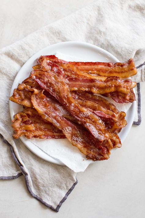 Cooking Bacon in the Oven Cooking Turkey Bacon, Perfect Bacon, Bacon In The Oven, Cooking Bacon, Bacon Salad, Candied Bacon, Air Fryer Recipes Easy, Cooking Turkey, Air Fryer Recipes Healthy