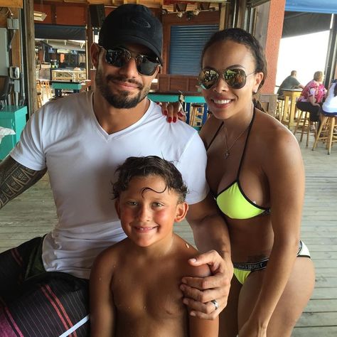 Roman Reigns Wife, Roman Reigns Tattoo, Roman Reign, Samoan Dynasty, Roman Reigns Family, Roman Reigns Smile, Roman Reigns Shirtless, Roman Reigns Wwe Champion, Fine Shyt