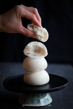 How to Make Soft Fluffy Asian Steamed Buns Every Time (Bao Zi) Chinese Steam Bun Recipe, Bao Zi, Steam Buns Recipe, Steamed Bao Buns, Bao Buns, Pork Buns, Asian Snacks, Bun Recipe, Steamed Buns