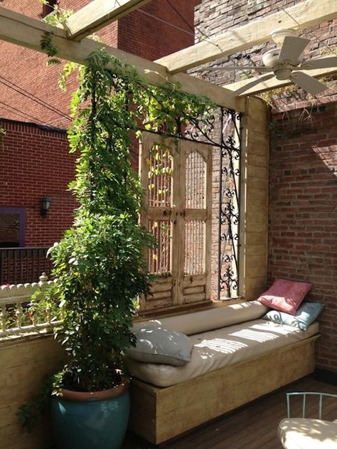 Upper deck secret reading nook by Hunter Design  This outside reading area surrounded by brick walls is a wonderful place to spend with a good book. Ombra Pergola, Outdoor Reading Nooks, Balcony Privacy Screen, Iron Trellis, Balcony Privacy, Balkon Decor, Patio Privacy, Diy Trellis, Pergola Garden