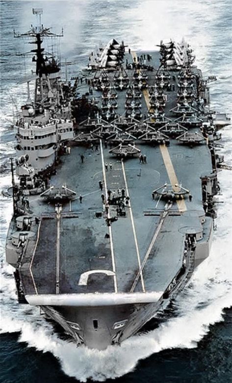 British Royal Navy aircraft carrier HMS Eagle (R05) prior to 1959 with Sea Venoms, Wyverns & Sea Hawks on deck Army Structure, British Aircraft Carrier, Destroyer Ship, Royal Navy Aircraft Carriers, British Royal Navy, Classic Road Bike, Royal Navy Ships, Heavy Cruiser, Naval Aviation