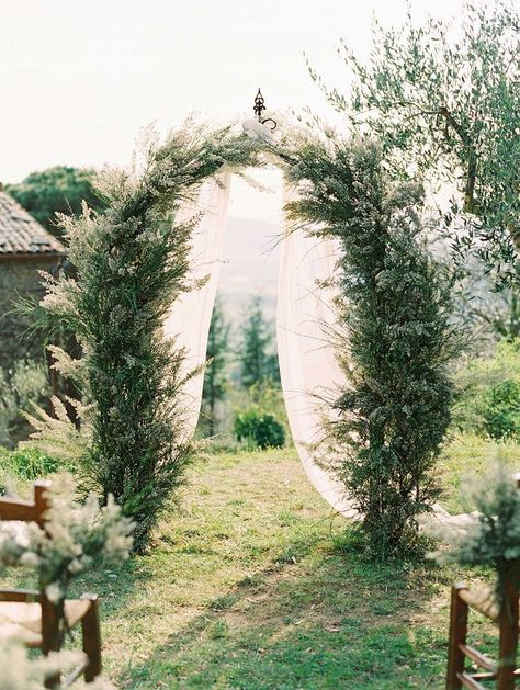 Greenery Wedding Decor, Wedding Ceremony Ideas, Flowers And Greenery, Romantic Garden Wedding, Wedding Altars, Tuscan Wedding, Ceremony Inspiration, Ceremony Arch, Magical Garden