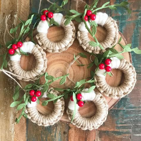 Mini Macrame Wreath, Mini Christmas Puddings, Leaf Ribbon, Eco Friendly Christmas, Macrame Christmas, Handmade Christmas Crafts, Ribbon On Christmas Tree, Cute Christmas Tree, Christmas Lovers