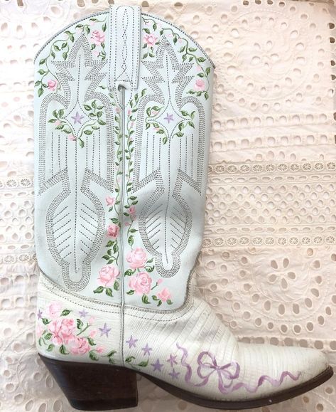 Riley Sheehey, Cute Cowgirl Boots, Aesthetic Shoes, Glass Slipper, Crazy Shoes, Pretty Shoes, Dream Shoes, Cowgirl Boots, Sock Shoes