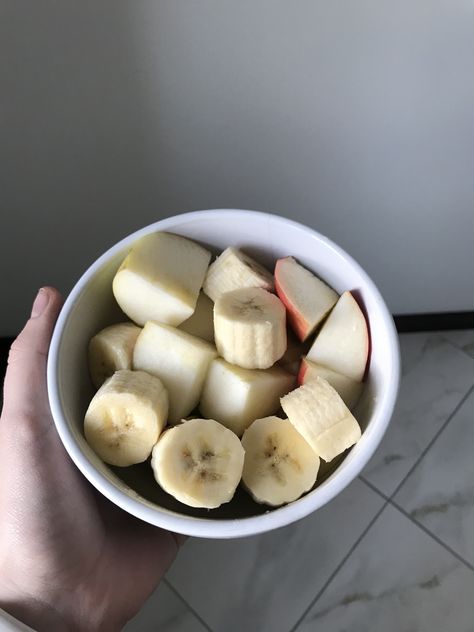 Aesthetic Banana, Low Cal Diet, Apple And Banana, Apples And Bananas, Health Meals, Banana Snacks, Healthy Food Dishes, Healthy Food Motivation, Banana Nut