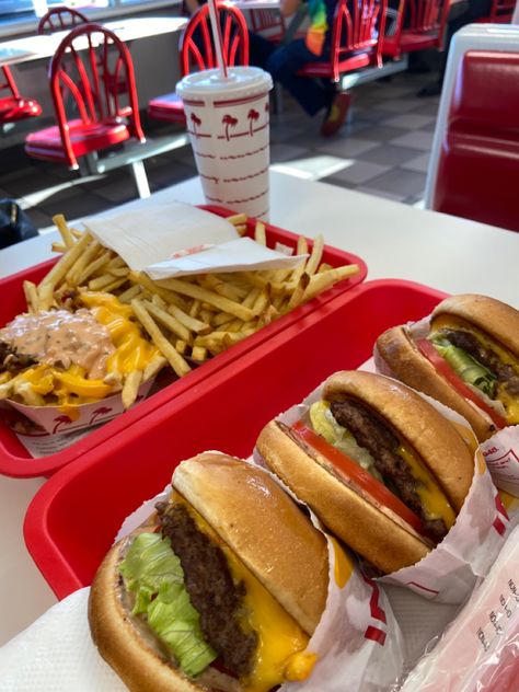 In In Out, Fast Food Aesthics, In And Out Burger Aesthetic, In N Out Burger Aesthetic, In And Out, Fast Food Usa, In N Out Aesthetic, Aesthetic Fast Food, Yummy Fast Food