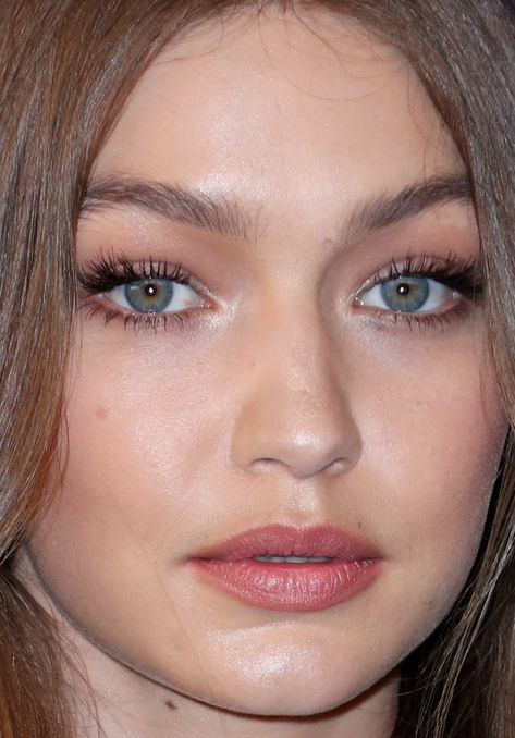 Gigi Hadid Eyes, Cfda Fashion Awards, Gigi Hadid Outfits, Bella Gigi Hadid, Celebrity Makeup Looks, Cfda Awards, Fashion Awards, Celebrity Beauty, Eye Makeup Remover