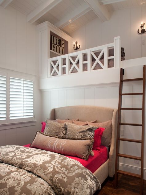 Bedroom with loft. What a great use of space for a room with a vaulted ceiling. A walk in closet could be under that loft and you haven’t lost any space. I would love a space like this Beach Style Bedroom, Modern Bunk Beds, Room Ceiling, Loft Design, Bedroom Loft, Design Del Prodotto, Small Room, Awesome Bedrooms