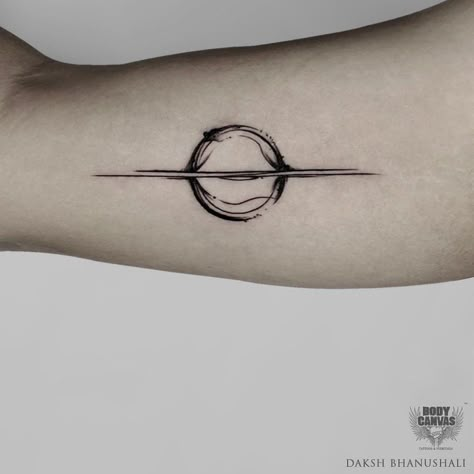 Black Hole Tattoo, Cosmos Tattoo, Astronomy Tattoo, Circle Tattoo, Planet Tattoos, Movie Tattoos, Shape Tattoo, Muster Tattoos, Geniale Tattoos