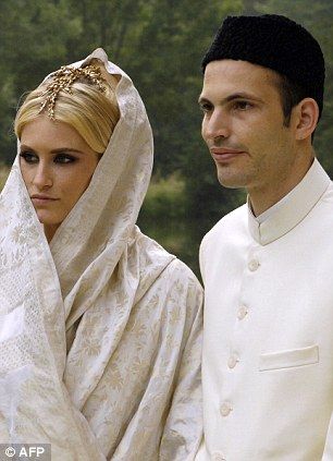 Prince Hussain & Princess Khaliya Khan Prince Rahim Aga Khan, Chantilly France, Celebrity Wedding Photos, Royal Wedding Gowns, Aga Khan, Inauguration Ceremony, Manhattan Apartment, Khan Academy, American Princess