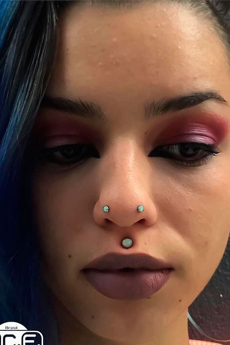 All the jewelry ideas and other tips as for how to make your nose piercing pain-free and stunning looking in no time! #glaminati #lifestyle #nosepiercing #piercingjewerly Getting A Nose Piercing, Getting A Piercing, Nose Piercing Pain, Nose Piercing Tips, Unusual Piercings, Nose Piercing Healing, Types Of Nose, High Nostril Piercing, Piercings Ideas