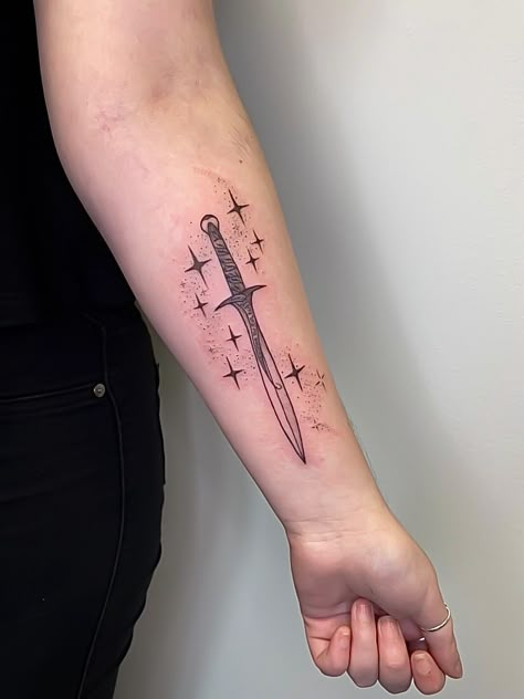 oliiarmstrong // instagram Sting Hobbit Tattoo, The Hobbit Sting Tattoo, Thorin Oakenshield Tattoo, Sting Lotr Tattoo, The Hobbit Tattoos, The Hobbit Tattoo, Hobbit Tattoo, Fantasy Tattoo, Lotr Tattoo