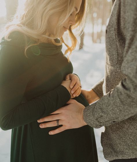 Minneapolis Winter, Maternity Christmas Pictures, Winter Pregnancy Photoshoot, Winter Maternity Pictures, Maternity Photography Winter, Couple Maternity Poses, Home Maternity Photography, Winter Maternity Photos, Fall Maternity Photos