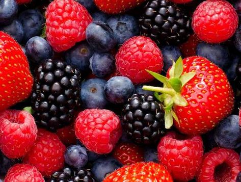 Wild berry mix - strawberries, blueberries, blackberries and raspberries Inflammation Diet, Nutrition Consultant, Avoid Processed Foods, Anti Inflammation, Anti Aging Food, Dash Diet, Inflammatory Foods, Chronic Inflammation, Wild Berry