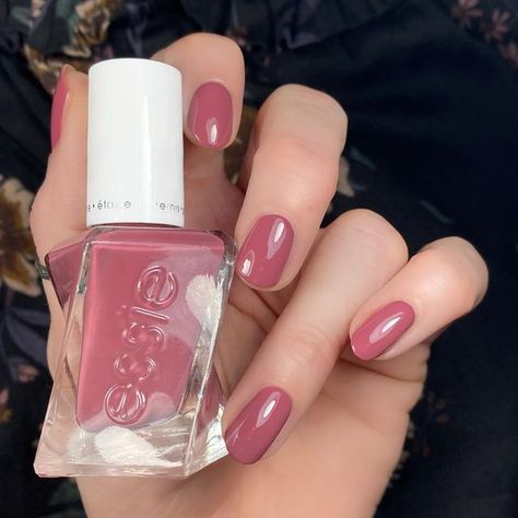 Essie Gel Couture Swatches, Essie Gel Couture Colors, Essie Gel Polish, Nail Polish Colors Summer, Essie Nail Colors, Summer Nail Polish, Essie Gel Couture, Gel Couture, Essie Gel