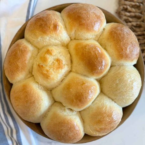 Instant Yeast Dinner Rolls Recipe, Homemade Rolls Without Stand Mixer, Cast Iron Rolls, 1 Hr Dinner Rolls, Crusty Dinner Rolls Recipe, Hot Rolls Recipe Homemade, Easy Yeast Rolls Recipe Simple, Homemade Rolls With Active Dry Yeast, Rolls With Self Rising Flour