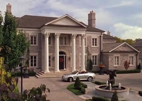 You Can Now Buy The Famous "Mean Girls" Mansion For $15 Million OMG only if I had that much money to spend on a house Luxurious Mansions, Dream Mansion, Dream Life House, Regina George, Modern Mansion, Mansion Interior, Grand Homes, Mansions Homes, Luxury Homes Dream Houses